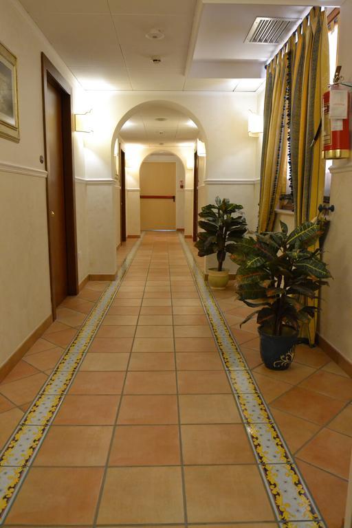 Villa Luigi Hotel & Restaurant Nuova Gestione Villa Rosa Di Martinsicuro Exteriör bild
