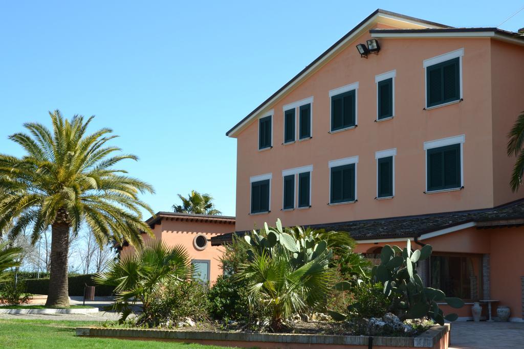 Villa Luigi Hotel & Restaurant Nuova Gestione Villa Rosa Di Martinsicuro Exteriör bild
