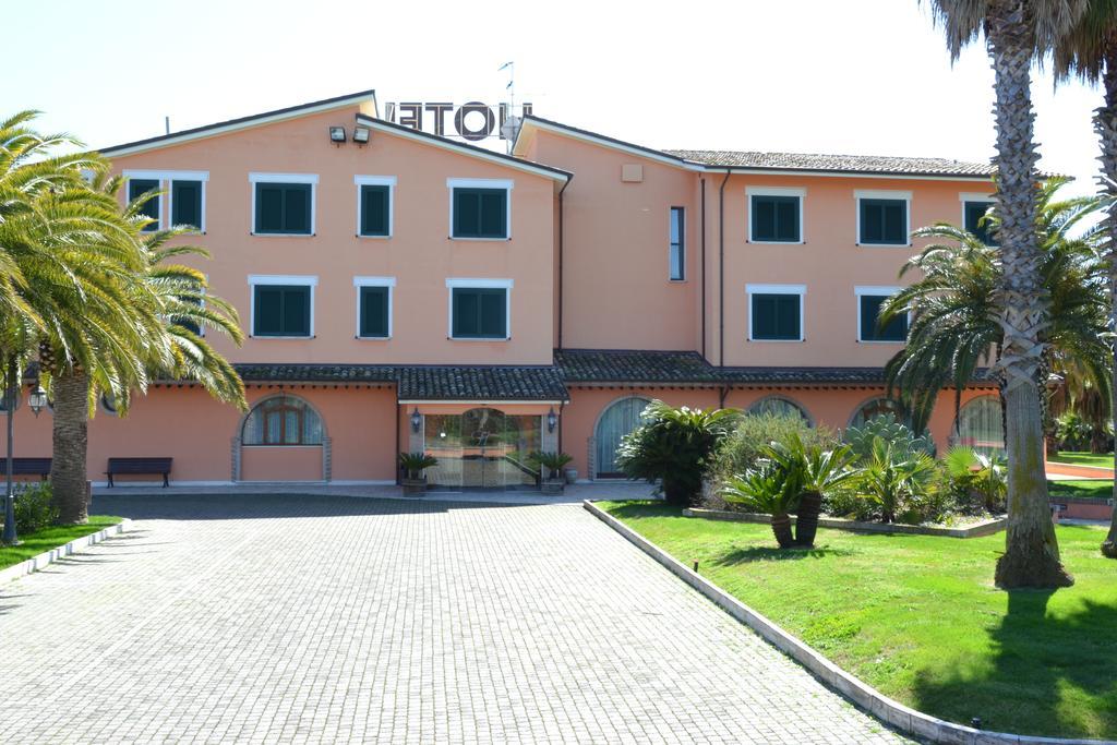 Villa Luigi Hotel & Restaurant Nuova Gestione Villa Rosa Di Martinsicuro Exteriör bild