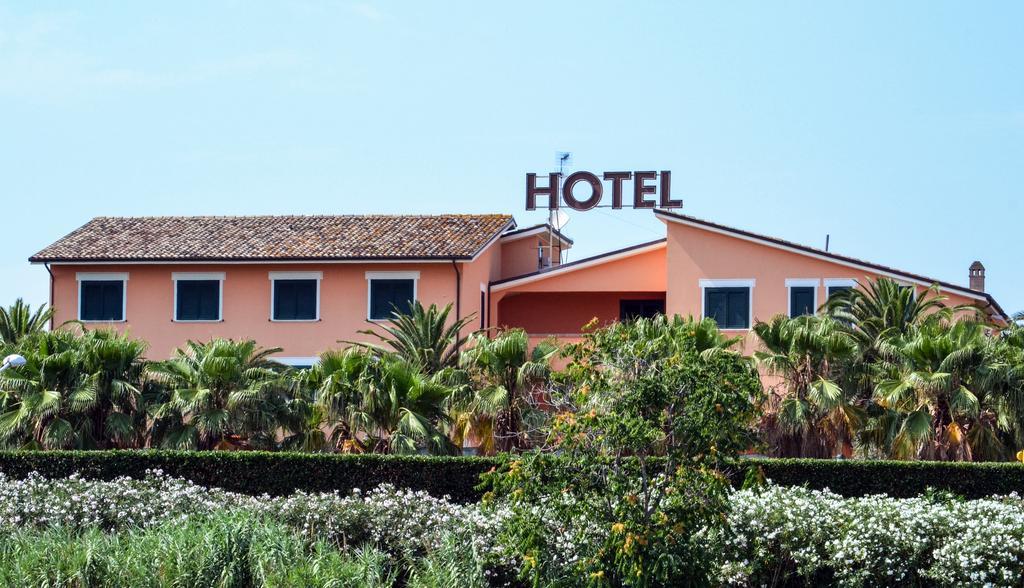 Villa Luigi Hotel & Restaurant Nuova Gestione Villa Rosa Di Martinsicuro Exteriör bild