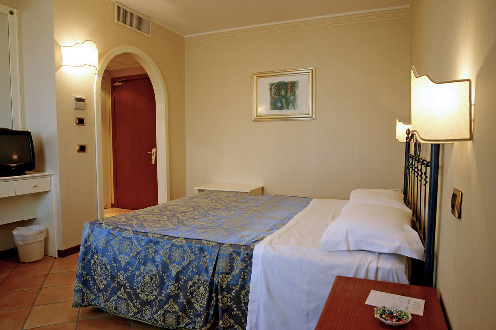 Villa Luigi Hotel & Restaurant Nuova Gestione Villa Rosa Di Martinsicuro Exteriör bild