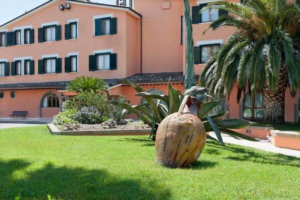 Villa Luigi Hotel & Restaurant Nuova Gestione Villa Rosa Di Martinsicuro Exteriör bild