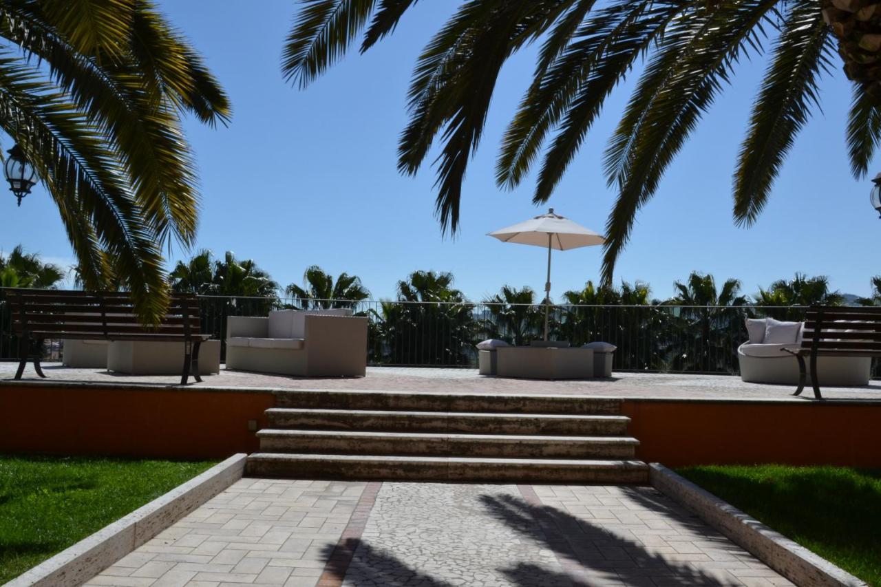 Villa Luigi Hotel & Restaurant Nuova Gestione Villa Rosa Di Martinsicuro Exteriör bild