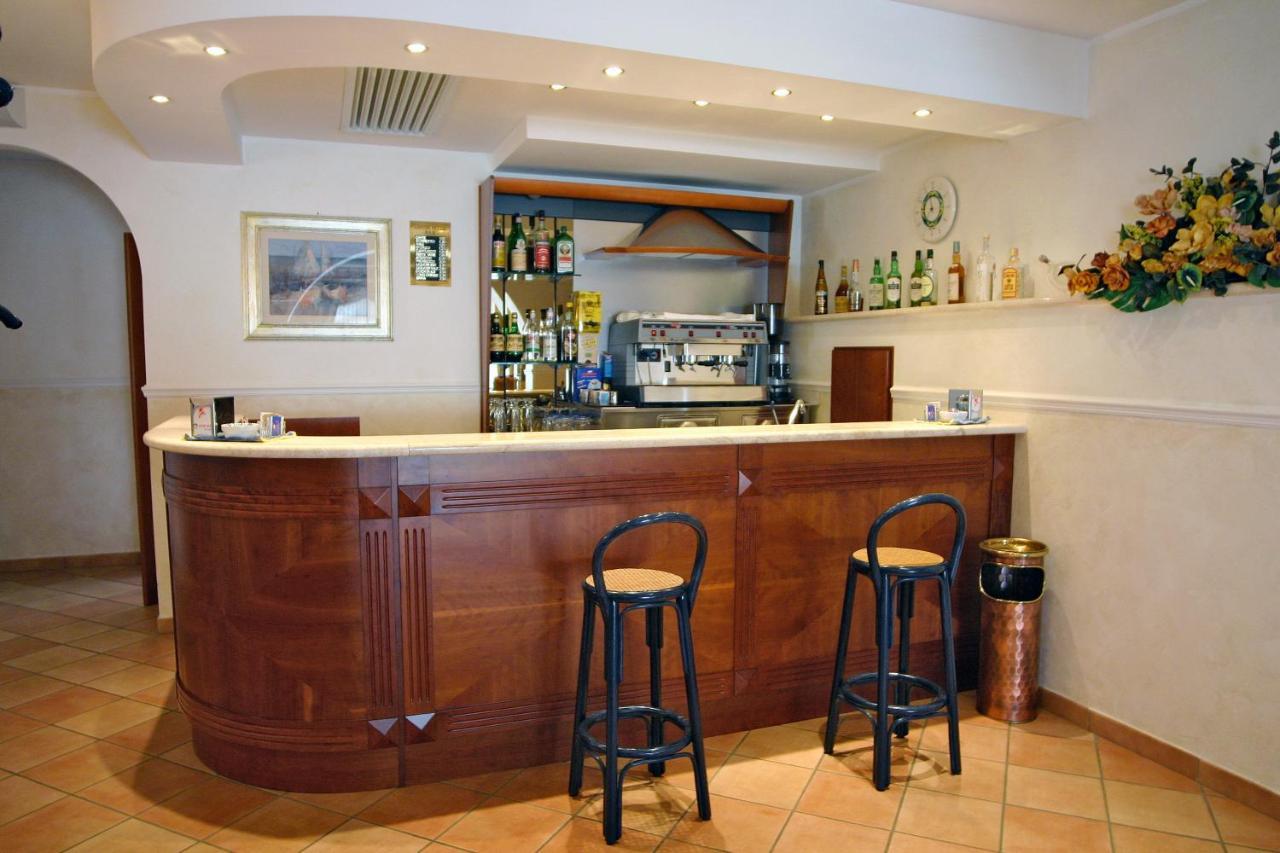 Villa Luigi Hotel & Restaurant Nuova Gestione Villa Rosa Di Martinsicuro Exteriör bild